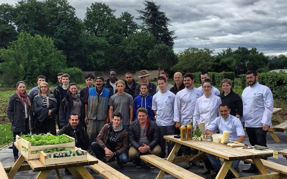 Photo souvenir de la visite hier de la Ferme de l'Abbé Rozier avec le chef Anthony Bonnet et les équipes de Cour des Loges!!